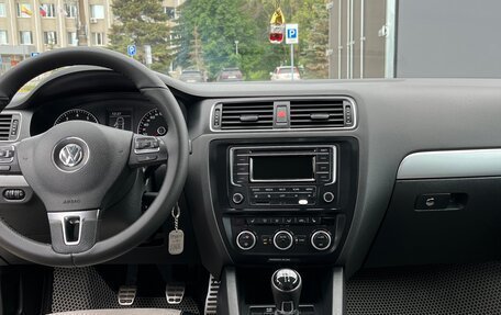 Volkswagen Jetta VI, 2013 год, 1 000 000 рублей, 13 фотография