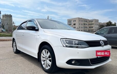 Volkswagen Jetta VI, 2013 год, 1 000 000 рублей, 2 фотография
