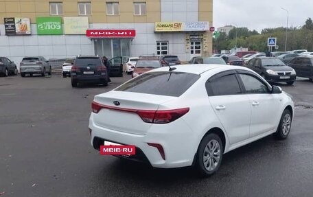 KIA Rio IV, 2018 год, 850 000 рублей, 2 фотография
