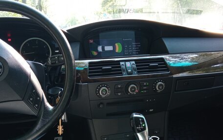 BMW 5 серия, 2004 год, 1 000 000 рублей, 3 фотография
