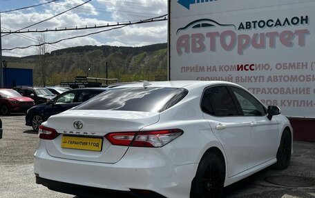 Toyota Camry, 2018 год, 2 300 000 рублей, 6 фотография