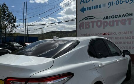Toyota Camry, 2018 год, 2 300 000 рублей, 10 фотография
