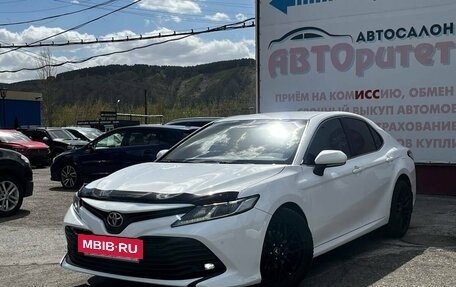 Toyota Camry, 2018 год, 2 300 000 рублей, 3 фотография