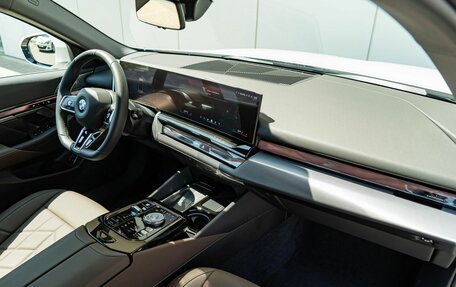 BMW 5 серия, 2025 год, 8 290 000 рублей, 13 фотография