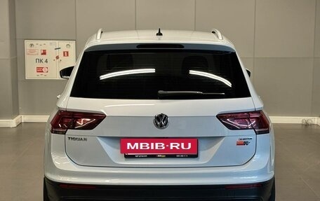 Volkswagen Tiguan II, 2018 год, 2 197 000 рублей, 8 фотография