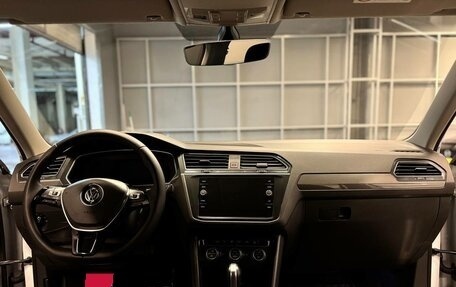 Volkswagen Tiguan II, 2018 год, 2 197 000 рублей, 11 фотография