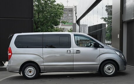 Hyundai Grand Starex Grand Starex I рестайлинг 2, 2017 год, 1 995 000 рублей, 4 фотография