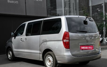 Hyundai Grand Starex Grand Starex I рестайлинг 2, 2017 год, 1 995 000 рублей, 7 фотография