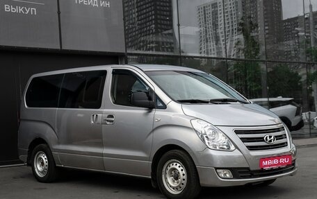 Hyundai Grand Starex Grand Starex I рестайлинг 2, 2017 год, 1 995 000 рублей, 3 фотография