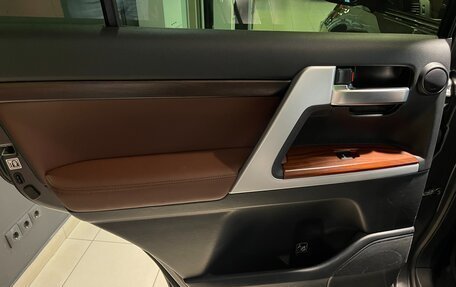 Toyota Land Cruiser 200, 2016 год, 7 350 000 рублей, 23 фотография