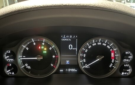 Toyota Land Cruiser 200, 2016 год, 7 350 000 рублей, 28 фотография