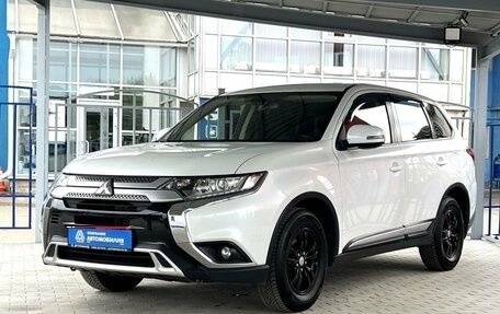 Mitsubishi Outlander III рестайлинг 3, 2018 год, 1 829 000 рублей, 1 фотография