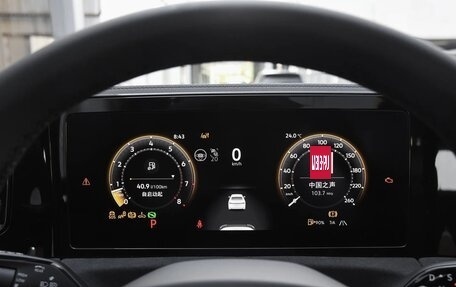Volkswagen Tiguan, 2025 год, 4 270 000 рублей, 10 фотография