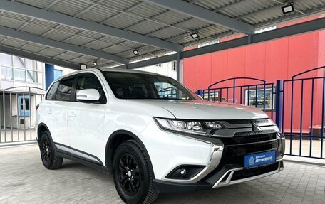 Mitsubishi Outlander III рестайлинг 3, 2018 год, 1 829 000 рублей, 8 фотография