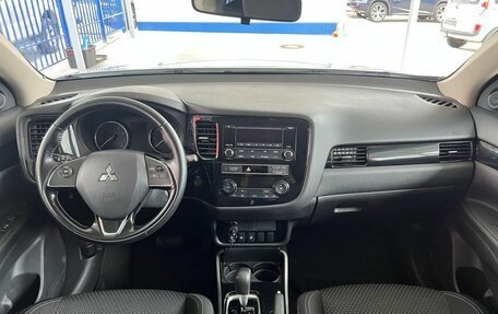 Mitsubishi Outlander III рестайлинг 3, 2018 год, 1 829 000 рублей, 10 фотография