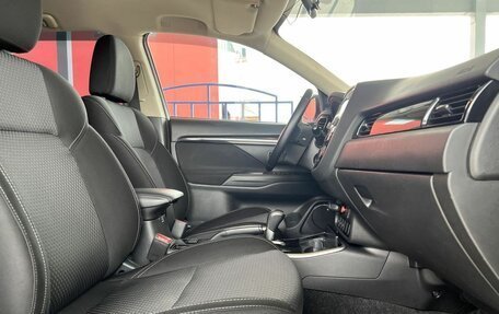 Mitsubishi Outlander III рестайлинг 3, 2018 год, 1 829 000 рублей, 11 фотография
