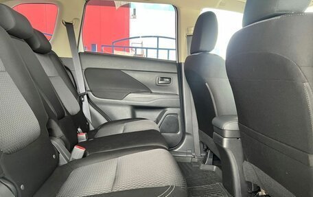 Mitsubishi Outlander III рестайлинг 3, 2018 год, 1 829 000 рублей, 12 фотография