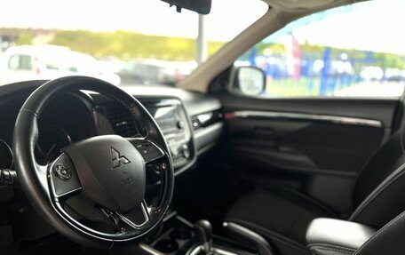 Mitsubishi Outlander III рестайлинг 3, 2018 год, 1 829 000 рублей, 13 фотография