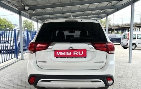 Mitsubishi Outlander III рестайлинг 3, 2018 год, 1 829 000 рублей, 4 фотография