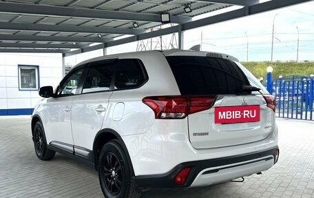 Mitsubishi Outlander III рестайлинг 3, 2018 год, 1 829 000 рублей, 3 фотография