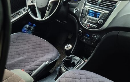 Hyundai Solaris II рестайлинг, 2014 год, 850 000 рублей, 5 фотография