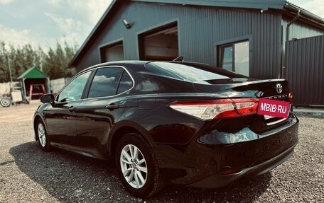 Toyota Camry, 2018 год, 2 000 000 рублей, 4 фотография