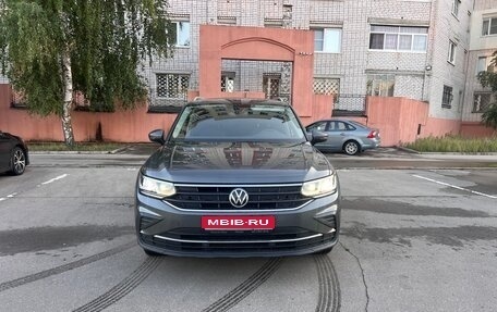 Volkswagen Tiguan II, 2021 год, 2 650 000 рублей, 1 фотография