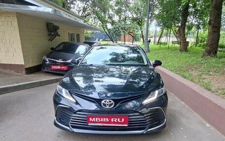 Toyota Camry, 2021 год, 2 300 000 рублей, 1 фотография
