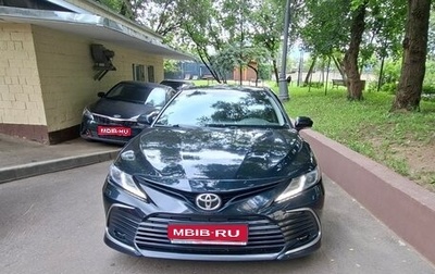 Toyota Camry, 2021 год, 2 300 000 рублей, 1 фотография