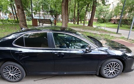 Toyota Camry, 2021 год, 2 300 000 рублей, 2 фотография