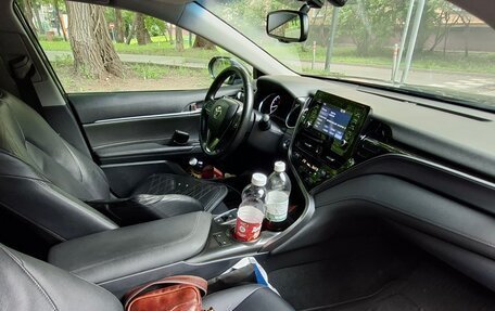 Toyota Camry, 2021 год, 2 300 000 рублей, 5 фотография