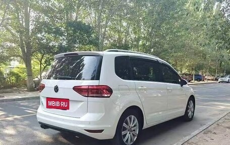 Volkswagen Touran III, 2021 год, 1 548 000 рублей, 4 фотография
