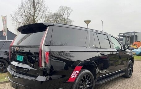 Cadillac Escalade V, 2022 год, 8 000 000 рублей, 7 фотография