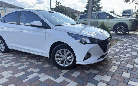 Hyundai Solaris II рестайлинг, 2021 год, 1 750 000 рублей, 1 фотография