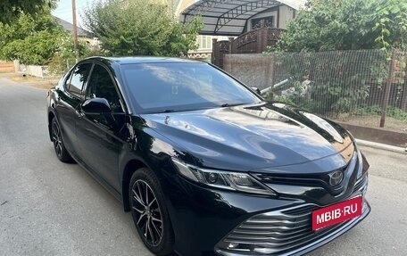 Toyota Camry, 2018 год, 2 030 000 рублей, 2 фотография