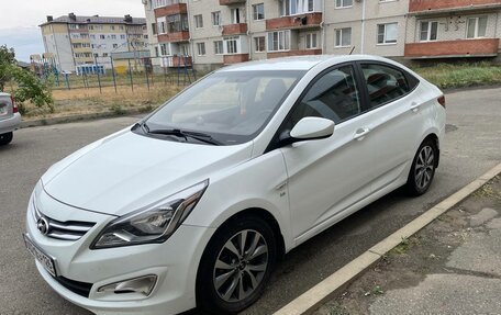Hyundai Solaris II рестайлинг, 2015 год, 1 020 000 рублей, 2 фотография
