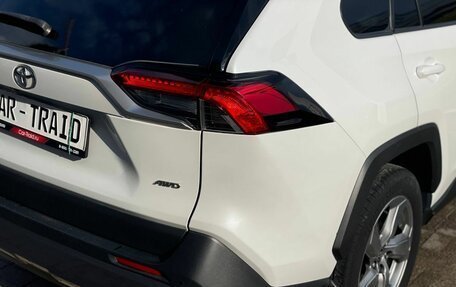 Toyota RAV4, 2019 год, 2 799 000 рублей, 13 фотография