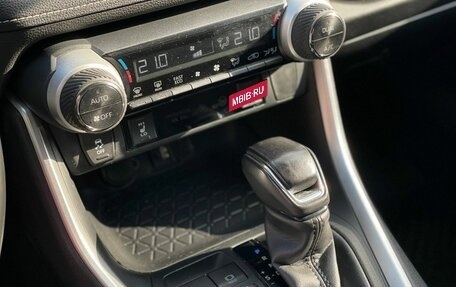Toyota RAV4, 2019 год, 2 799 000 рублей, 21 фотография