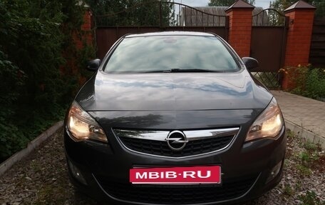 Opel Astra J, 2011 год, 900 000 рублей, 1 фотография