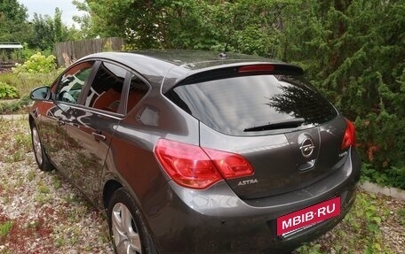 Opel Astra J, 2011 год, 900 000 рублей, 10 фотография