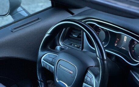 Dodge Challenger III рестайлинг 2, 2018 год, 3 999 000 рублей, 3 фотография