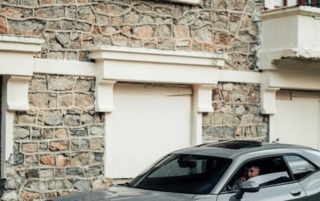Dodge Challenger III рестайлинг 2, 2018 год, 3 999 000 рублей, 7 фотография