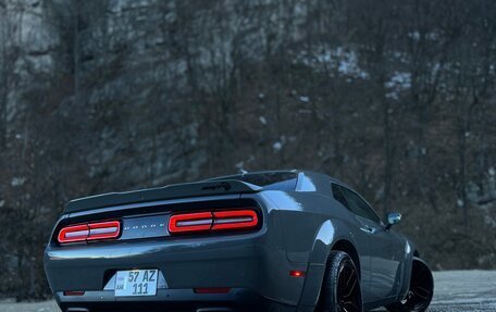 Dodge Challenger III рестайлинг 2, 2018 год, 3 999 000 рублей, 4 фотография