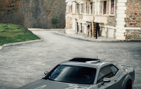 Dodge Challenger III рестайлинг 2, 2018 год, 3 999 000 рублей, 8 фотография