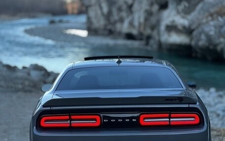 Dodge Challenger III рестайлинг 2, 2018 год, 3 999 000 рублей, 2 фотография