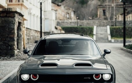 Dodge Challenger III рестайлинг 2, 2018 год, 3 999 000 рублей, 6 фотография