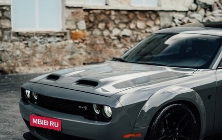 Dodge Challenger III рестайлинг 2, 2018 год, 3 999 000 рублей, 9 фотография