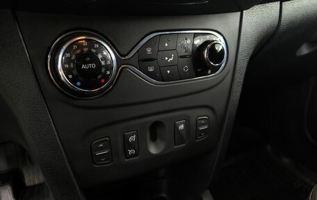Renault Logan II, 2018 год, 857 287 рублей, 14 фотография
