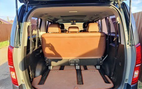 Hyundai Grand Starex Grand Starex I рестайлинг 2, 2018 год, 3 800 000 рублей, 9 фотография