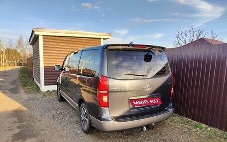Hyundai Grand Starex Grand Starex I рестайлинг 2, 2018 год, 3 800 000 рублей, 3 фотография